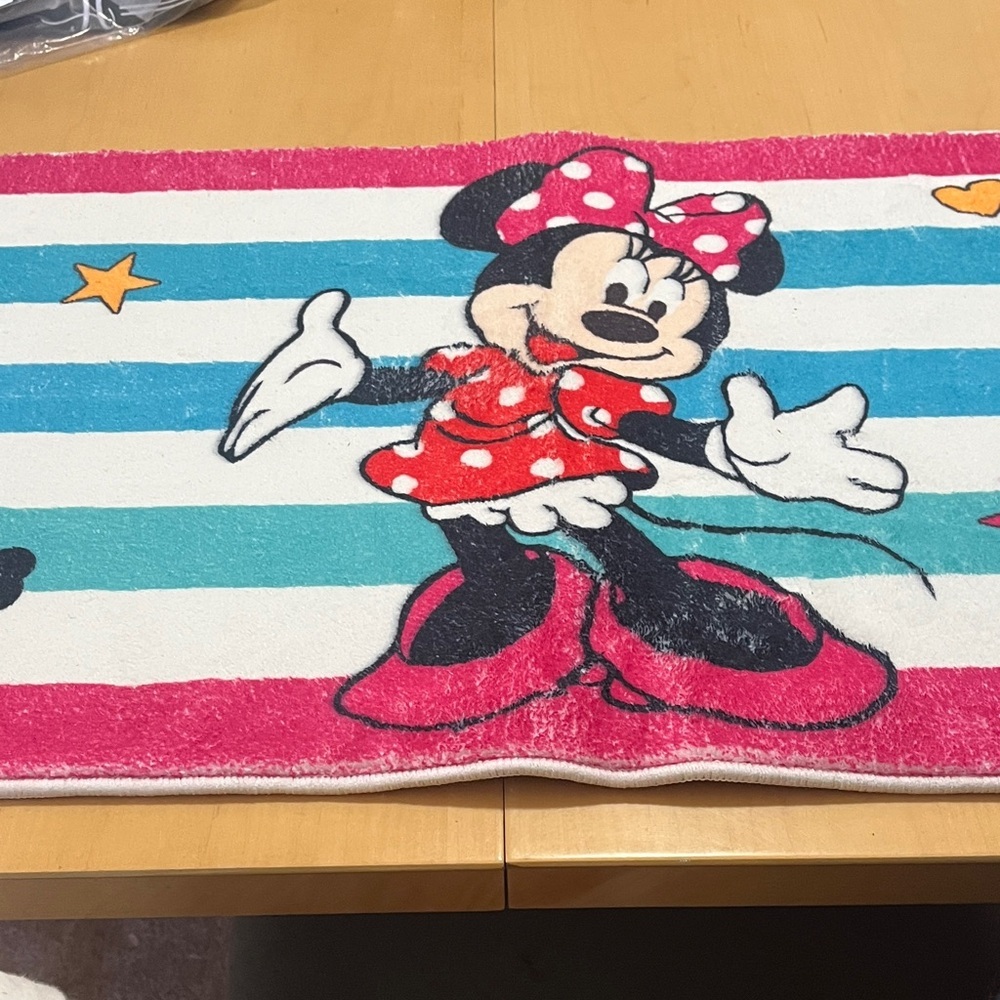 Minnie Mouse Striped Bath Mat